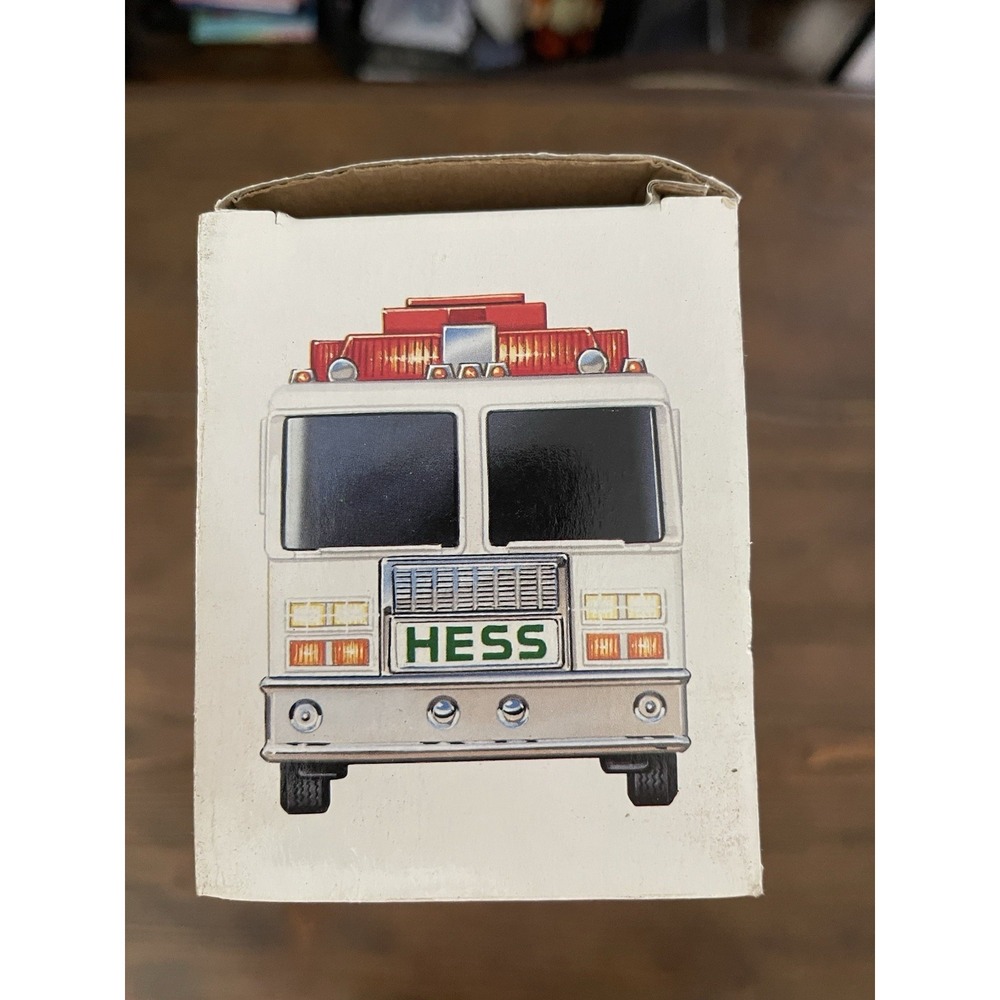 Hess Fire‎ Truck w/Heavy Duty Ladder-2000 Model-Battery Operated-New In Box - Picture 8 of 9